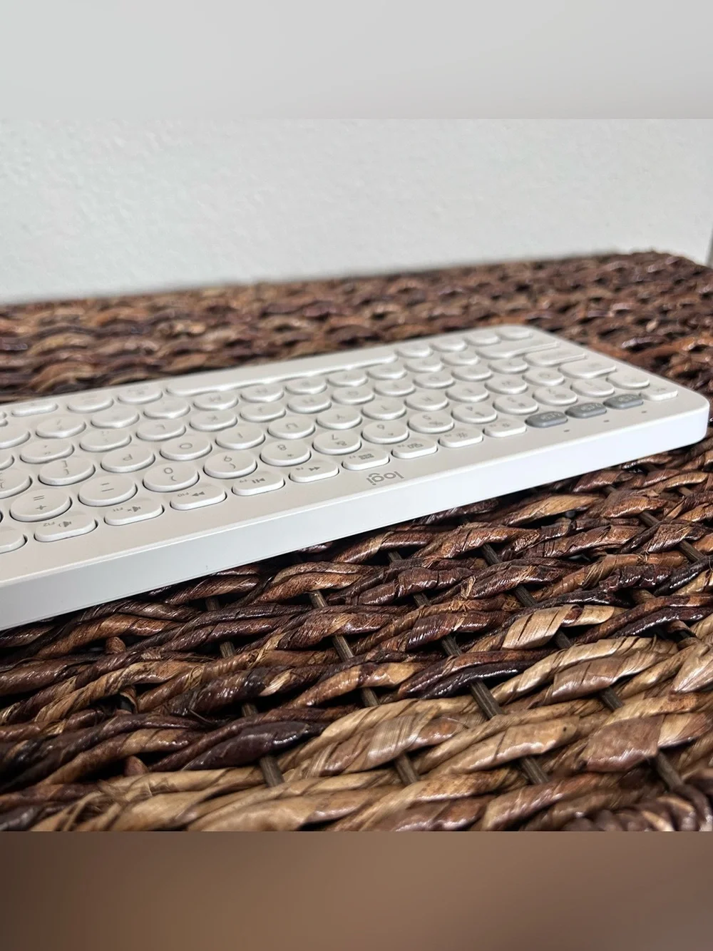 N/A sleek white